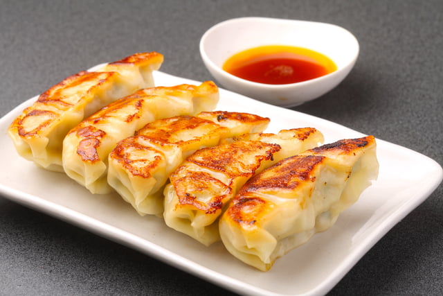 焼き餃子とタレ